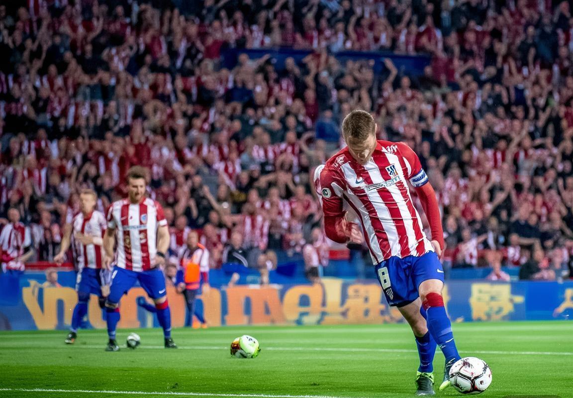 马德里竞技欧冠惊天逆转：格列兹曼扳平德佩绝杀，万达大都会球场沸腾